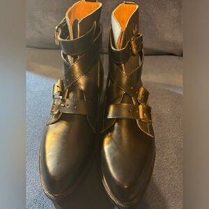 John Fluevog size 7.5 Modvogs in new condition.